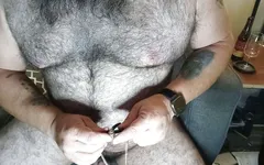 Beruang berbulu masturbasi dan mencicipi air maniku sendiri