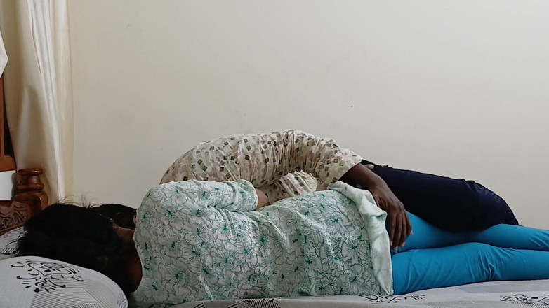 Desisexqueen: Lần đầu tiên người Ấn Độ làm tình bí mật với hàng xóm