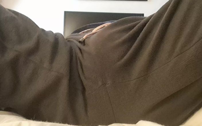 Mommy big hairy pussy: La MILF esplora un buco peloso