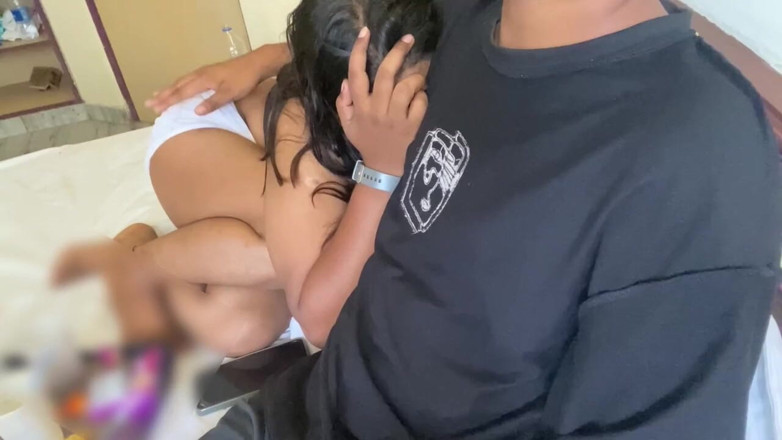 Pinkididi: India meia-irmã bf pego falando com áudio hindi