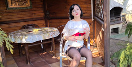 Wanilianna: Wanilianna vás škádlí na zahradě. Pramen je všude kolem, květy kvetou...
