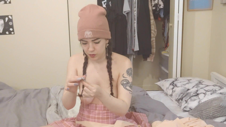 lilredvelvettt: May ngực trần với Lilredvelvettt