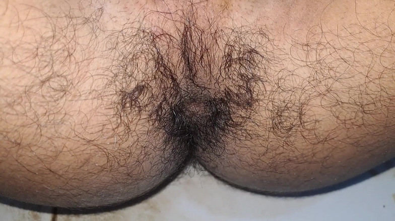 Desi_Porn_India: 풀 누드로 하드한 엉덩이를 보여주는 젊은 섹시한 소년.