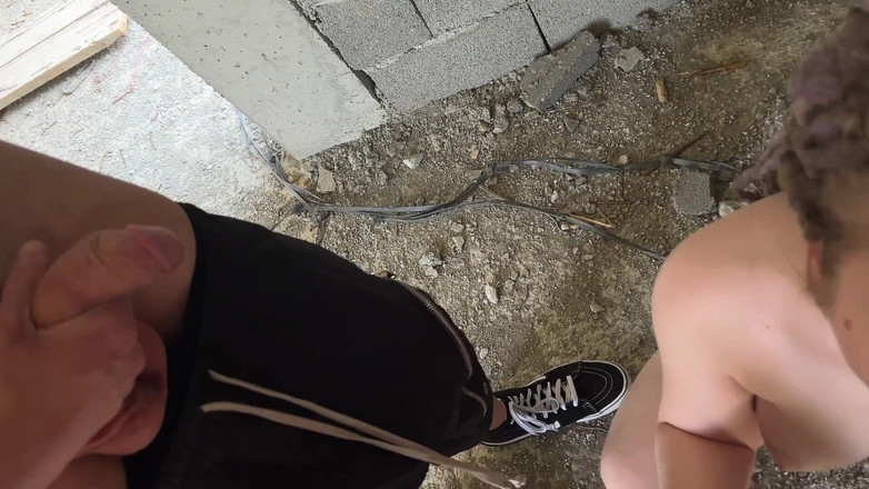 Mila Pie: Una tettona viene scopata in una casa abbandonata da cazzi...