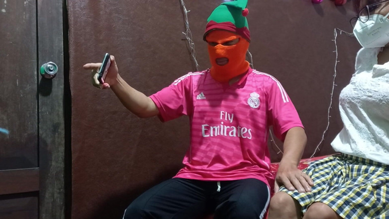 Martin13: Natale e sesso !! Il patrigno promette alla figliastra un grosso...