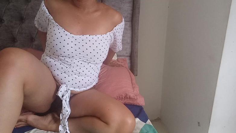 PATY PATY: Des seins sautent au rythme de la masturbation latine pendant...