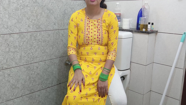 Saarabhabhi6: Une belle-mère indienne sexy baise son beau-fils coquin dans les...