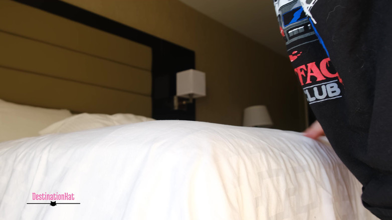 Destination Kat: 在床上摩擦阴户 忽略