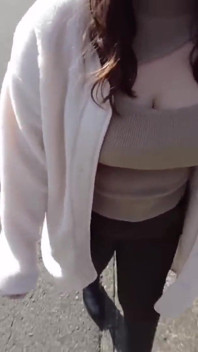 Busty Splash-ready to Watch This J-cup Cutie Play on a Hot Spring Date? Chapter-1