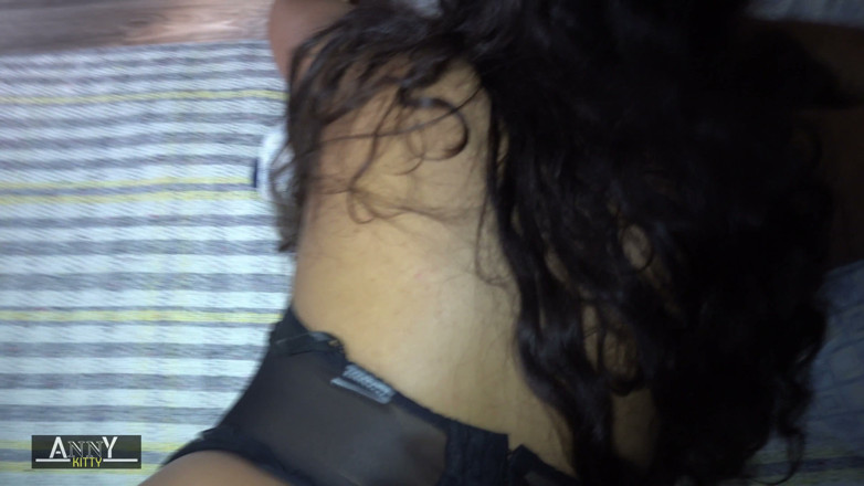 Anny Kitty: Seks anal tanpa pengaman dengan pelacur remaja. Cewek itu seks...
