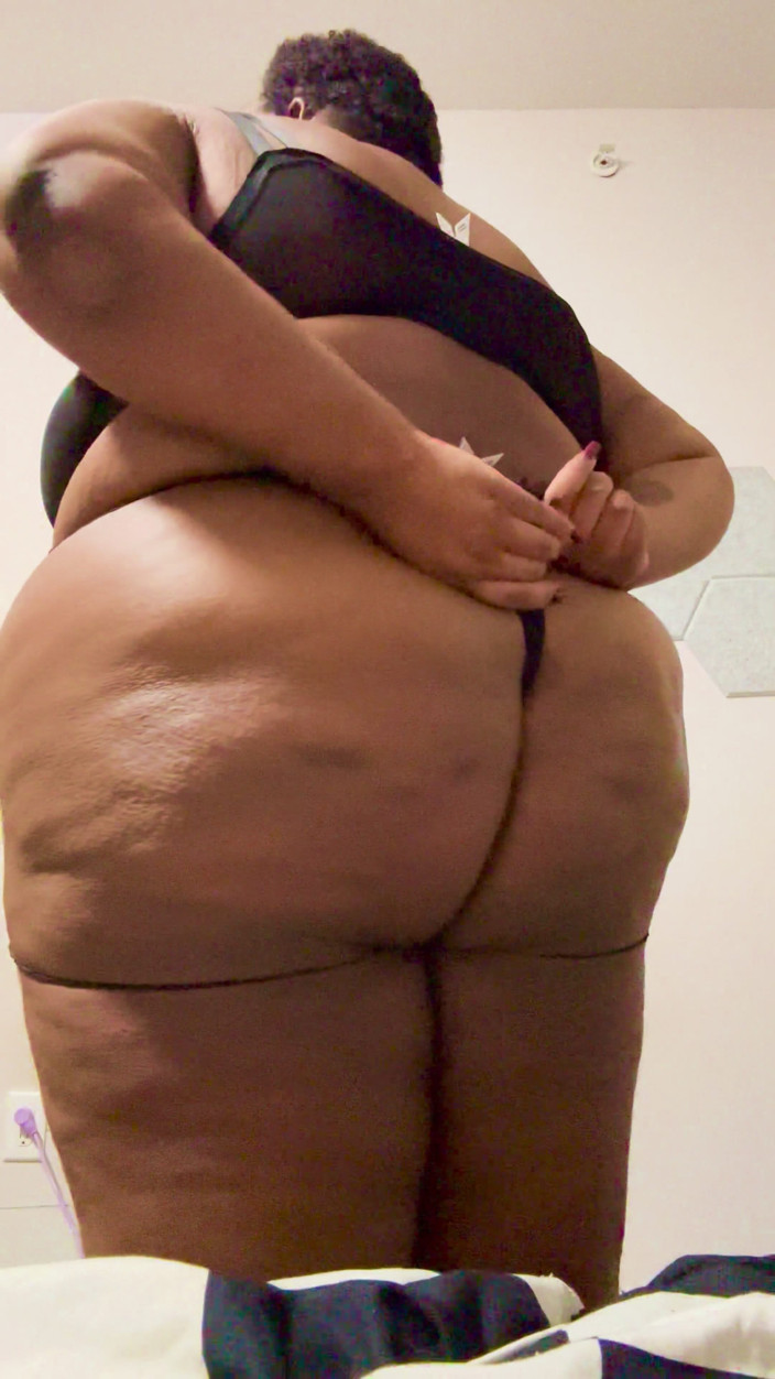 Monique Starr: Culo gordo tragado mi tanga, grandota entera provoca