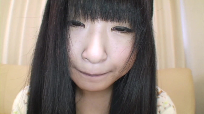Japan Lust: Teen Kotomi Mizusawa si poprvé hraje s ptákem