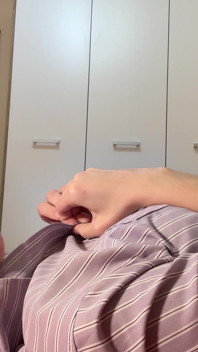 젖탱이를 빨아주는 겸둥이 소녀