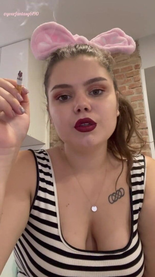 Your fantasy studio: Fuma con il rossetto rosso