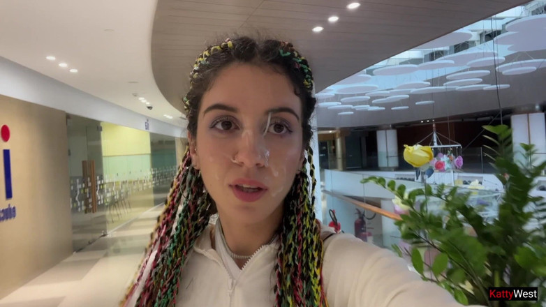 Katty West: Bláznivá procházka v nákupním středisku