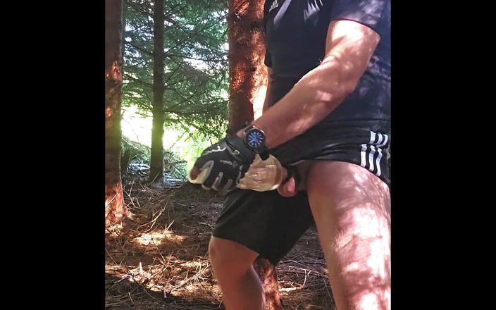 CumShorts: Sommartid är utomhustid