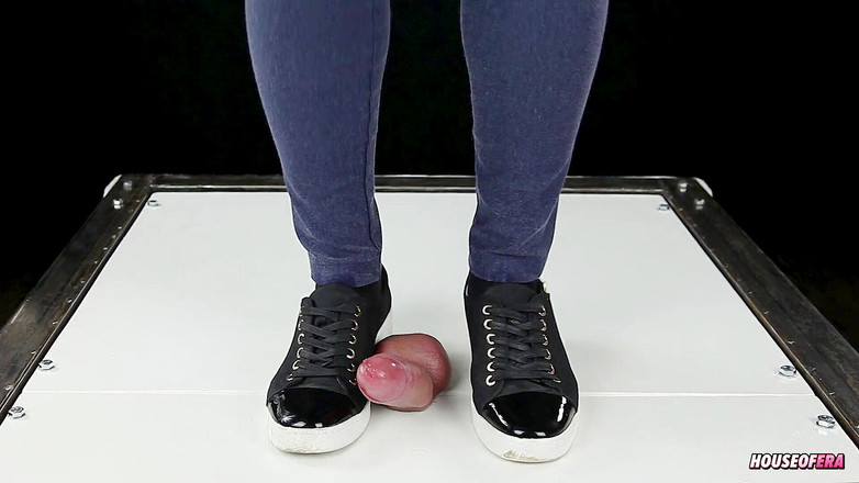 House of Era: Kogut deptanie przez trampki w tańcu CBT