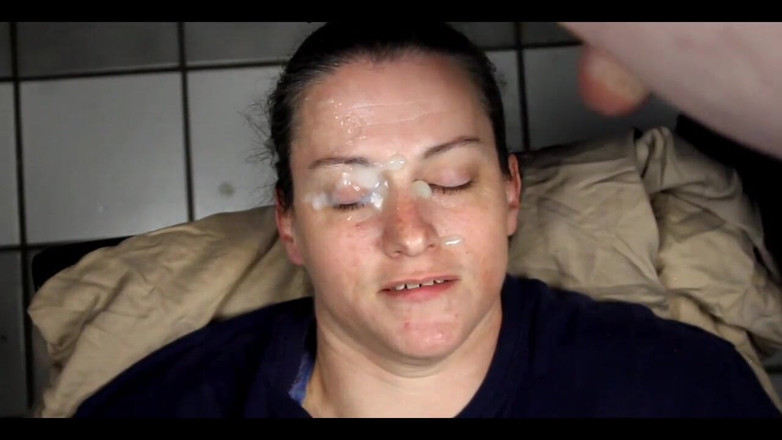 Dirty Dees: Enorme sborrata facciale - video fatto in casa proprio nei suoi...