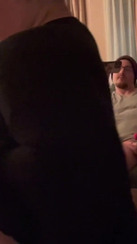 Cuck kesucian rata! Blowjob ciuman memberikannya rasa pertamanya
