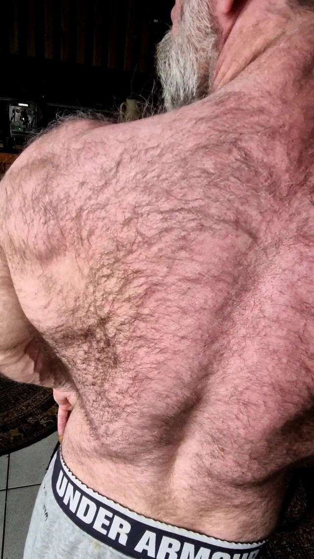 Hairy Muscle Back (Jack van Dean) Hairy Muscle Back (Jack van Dean)