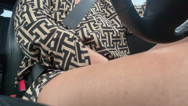 Step Mommy: Elegancka seksowna macocha wesoło jeździ rano do pracy