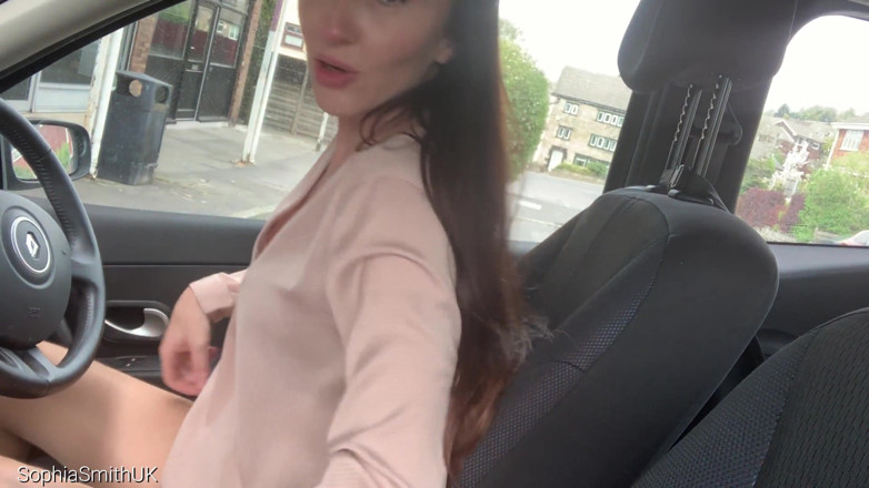 SophiaSmithUK: Awek seksi pergi memandu