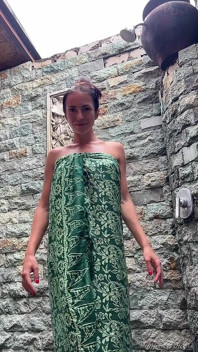 เปลือยกายอาบน้ำใต้ท้องฟ้ากว้าง