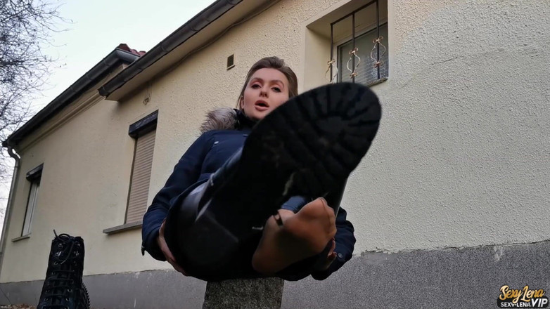 Goddess Lena: Outdoor-WICHsanleitung für footlover