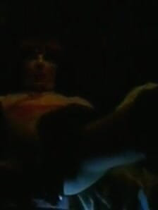 Cinziab-film: CinziaB cu un vibrator negru bleg de spermă