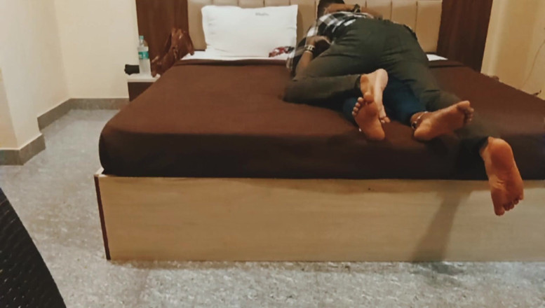 Harder299: Cô ấy yêu cầu được nâng. Muốn đi đến thị trường. Ấn Độ làng Bhabhi