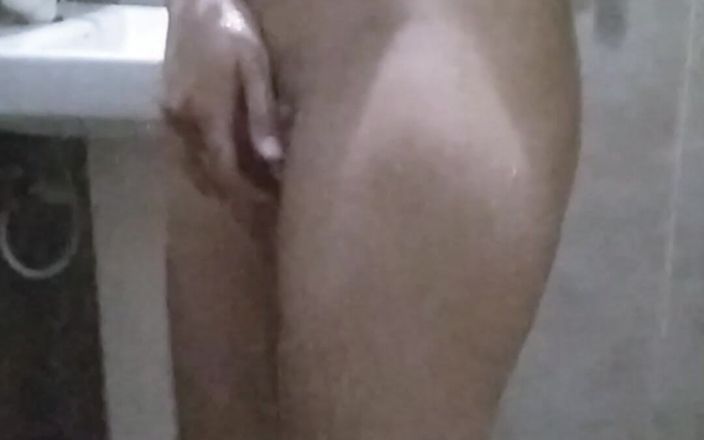 SuperIndian456: 继妹在洗手间和我可爱的继妹在浴室里和我做爱