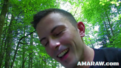 Amaraw: Brunetka Shannaya Tweeks dostává výstřik na obličej v lese