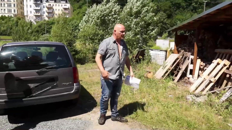 CamAngel: Den sleazy bilförsäljaren, knullad för rabatt!