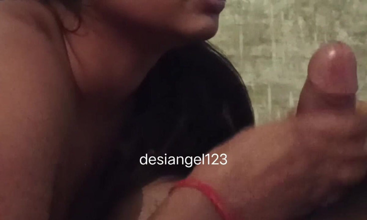 Desiangle: Ấn Độ bhabhi thổi kèn cho đến khi bắn tinh vào miệng