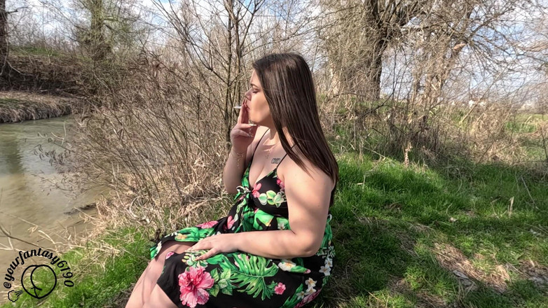 Your fantasy studio: Курю на улице, чтобы расслабиться после увядующей прогулки