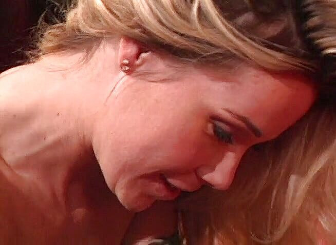 Analiscius: ब्यूटी बेब की गुस्साई प्रिंसिपल द्वारा चुदाई