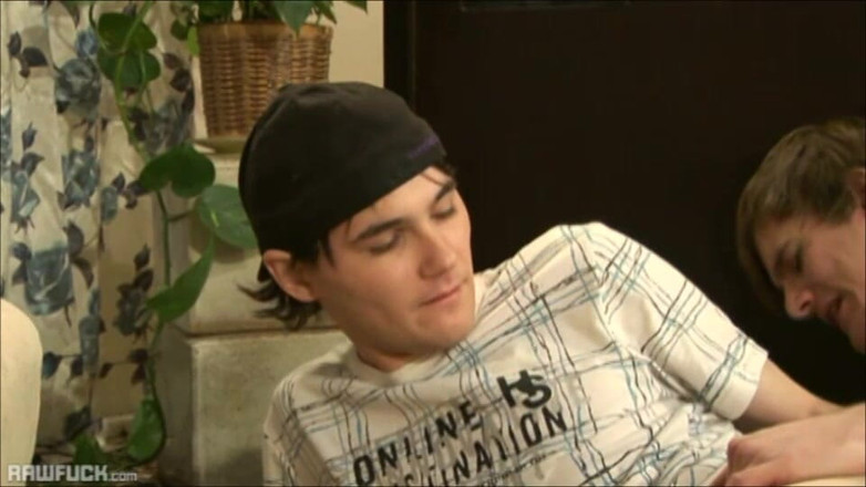 Raw Fuck: Lewis Palmer Memberi Makan Air Mani