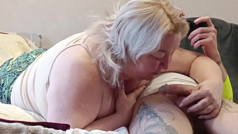 Zona901: Üvey annesinin oyununu konsolda böldü, onu ağzından sikti ve içinde...