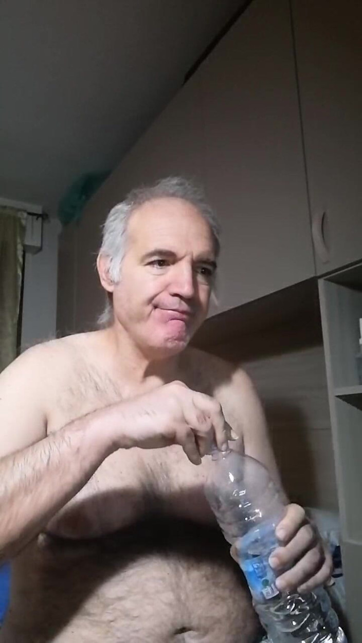 Setesesso7: I Piss and Put a Finger in My Ass and...