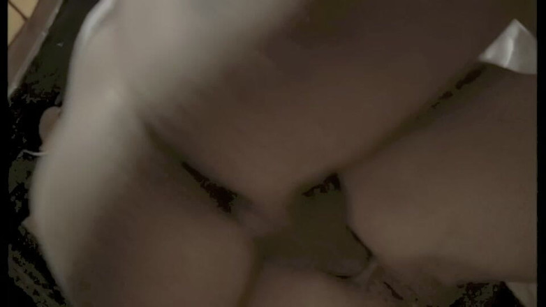 Inthe MILF room: Sottomissione in Una Gabbia E Scopata Alla Luce Di Candela