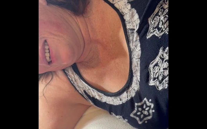 Bonewizzard69: Kollektion Bonemaiden, Het fru filmer och berättar och utför Plus...