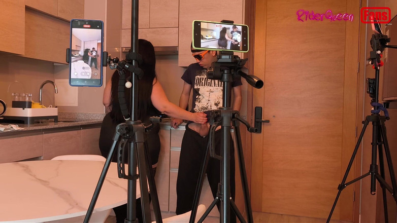 Riderqueen: Wideo dla fanów - pasierb odwiedza macochę w kuchni