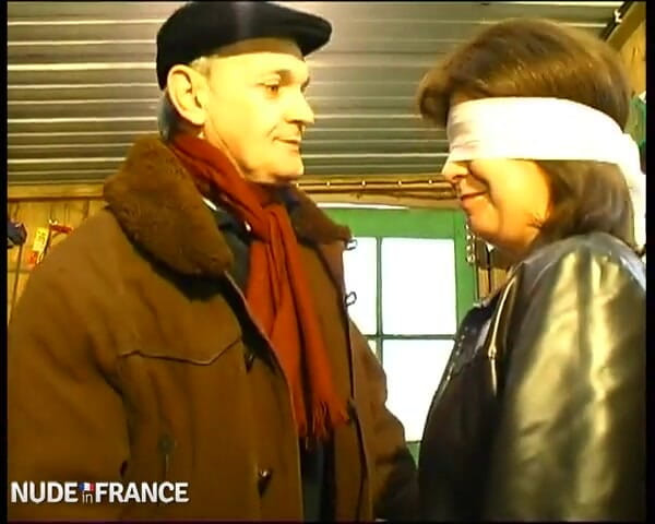 La France a Poil: Dany hamaare daadaaji ko alag le jaane ke lie Besanã...