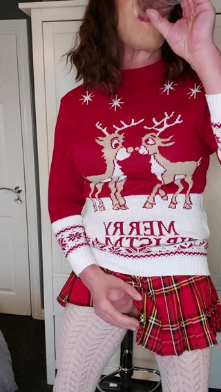 Juniperberi29: Christmas crossdressing fun
