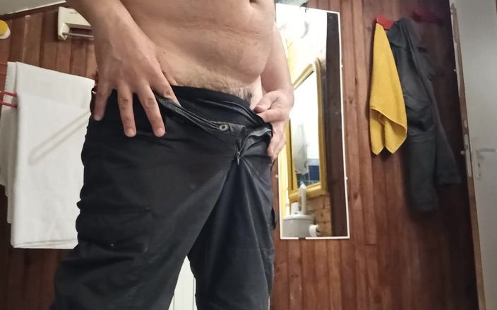 Kinky Guy: Čůrání a stříkání na sebe