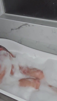 Bubble Bath Masterbation