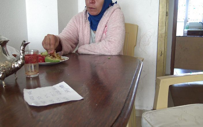 Souzan Halabi: Jag visar min kuk till mina vänner marockansk mormor!