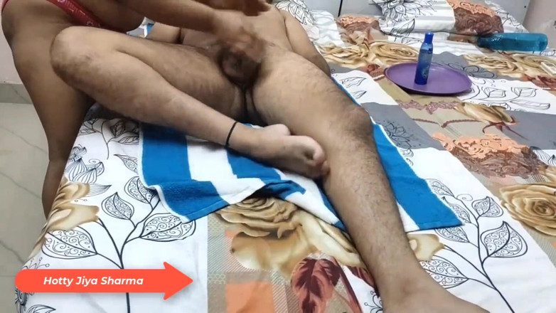Hotty Jiya Sharmaa: Hotty Jiya si užívá sex se svým nevlastním bratrem