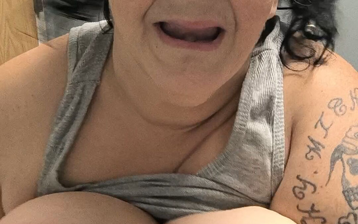 HerculesnVENUS: Çok edepsiz klitorisini okşuyor