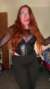 Cadılar bayramında seksi gotik üvey anne